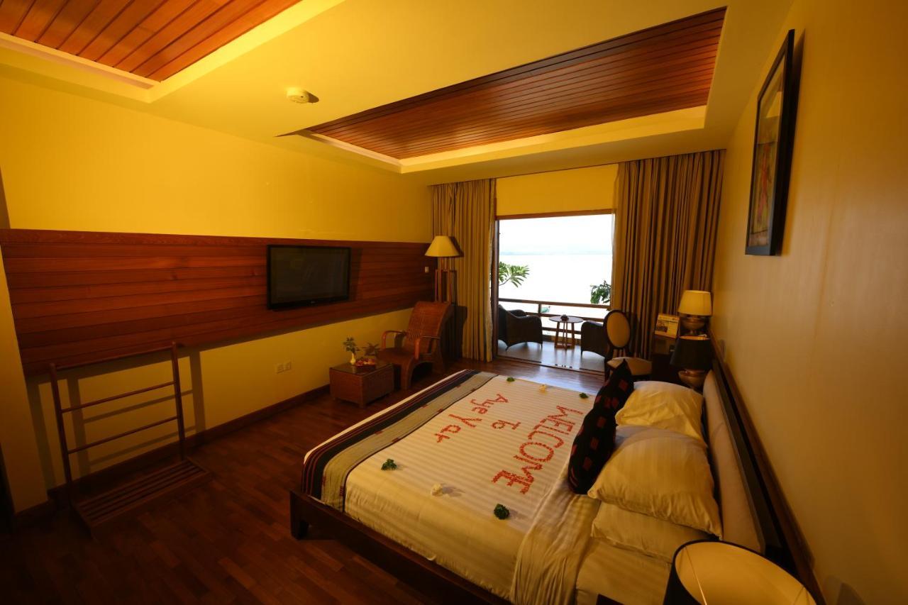 Aye Yar River View Resort Bagan Bagian luar foto
