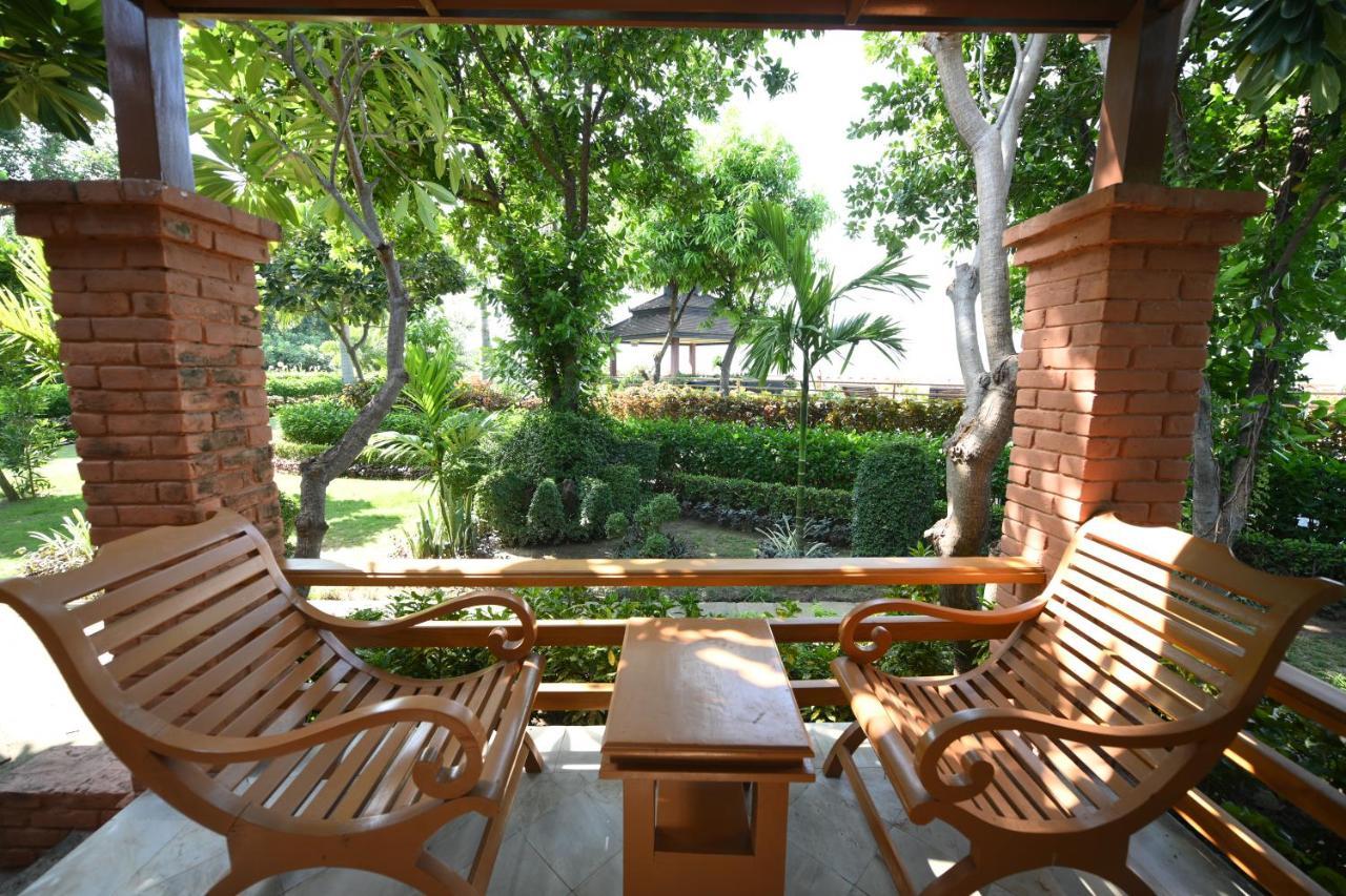 Aye Yar River View Resort Bagan Bagian luar foto