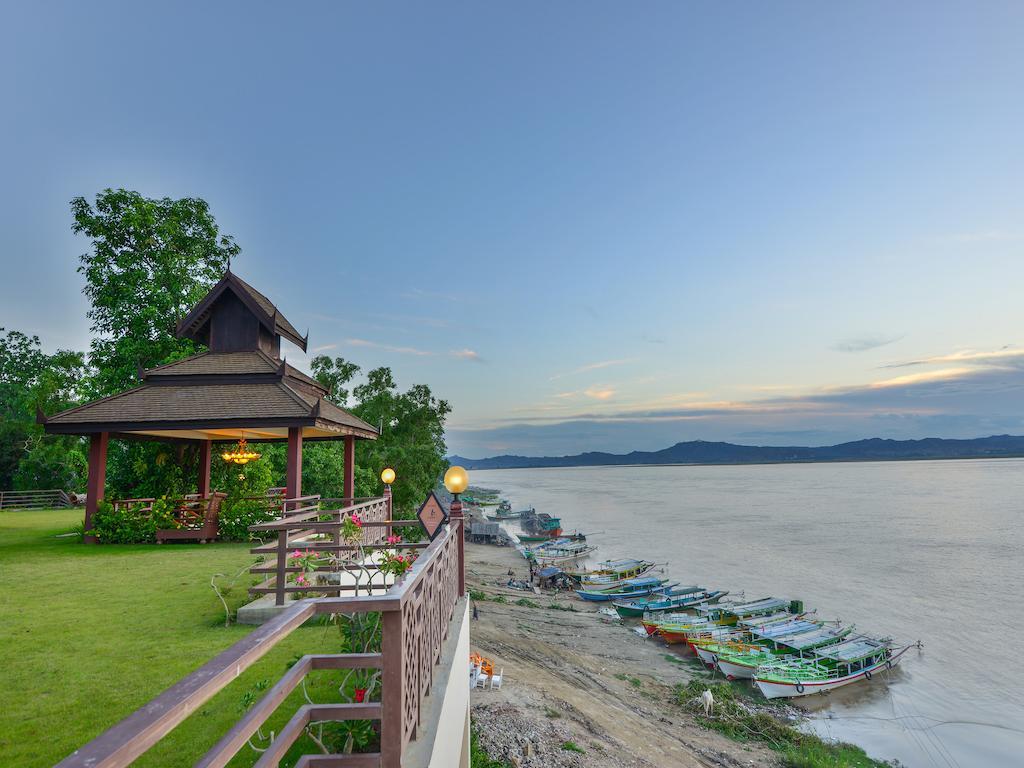 Aye Yar River View Resort Bagan Bagian luar foto