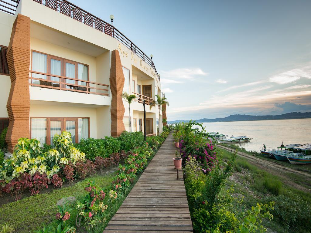 Aye Yar River View Resort Bagan Bagian luar foto