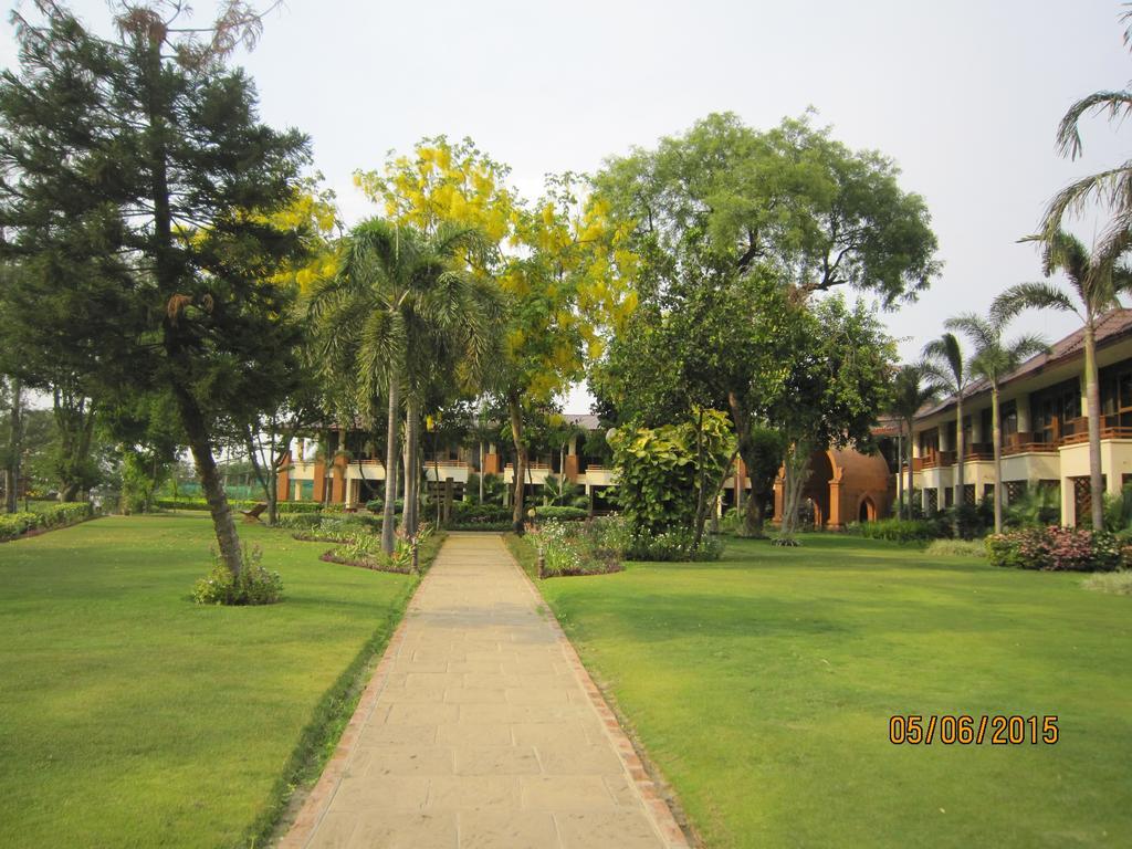 Aye Yar River View Resort Bagan Bagian luar foto