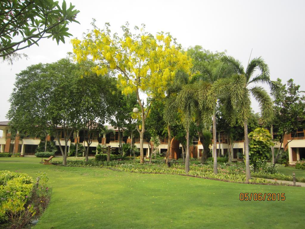 Aye Yar River View Resort Bagan Bagian luar foto