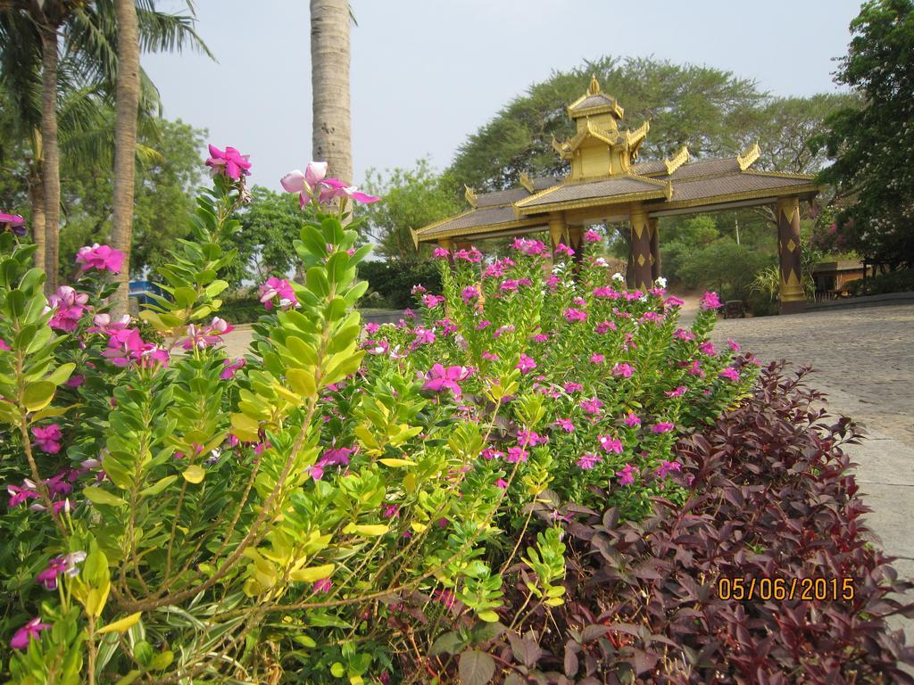 Aye Yar River View Resort Bagan Bagian luar foto