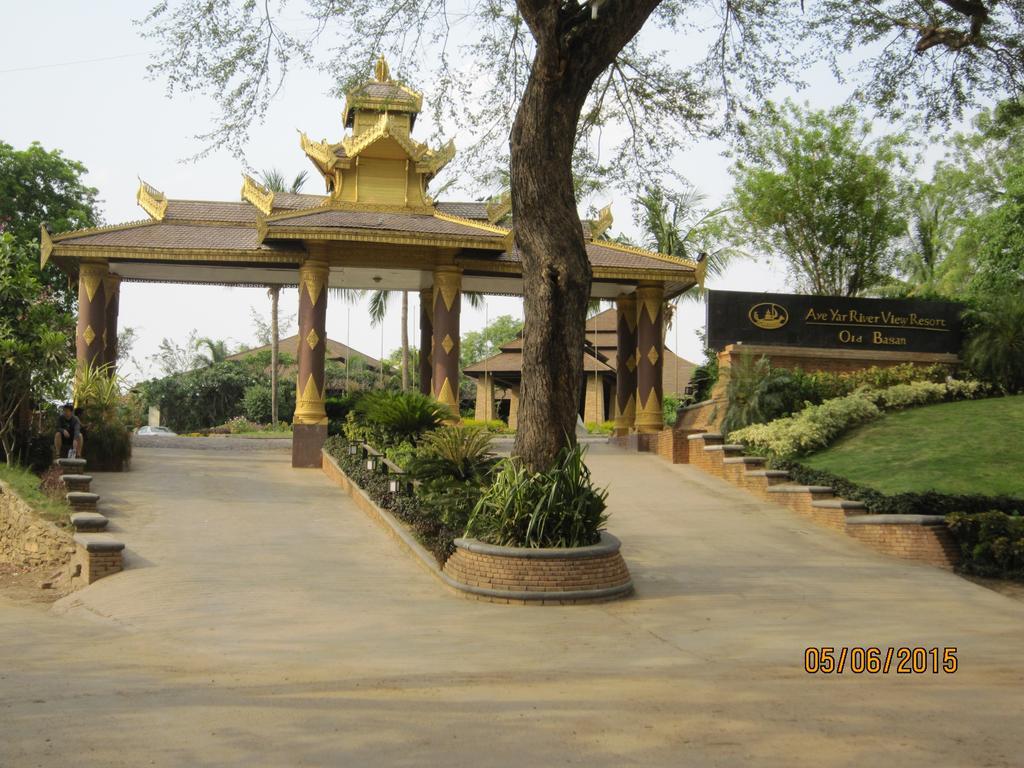 Aye Yar River View Resort Bagan Bagian luar foto