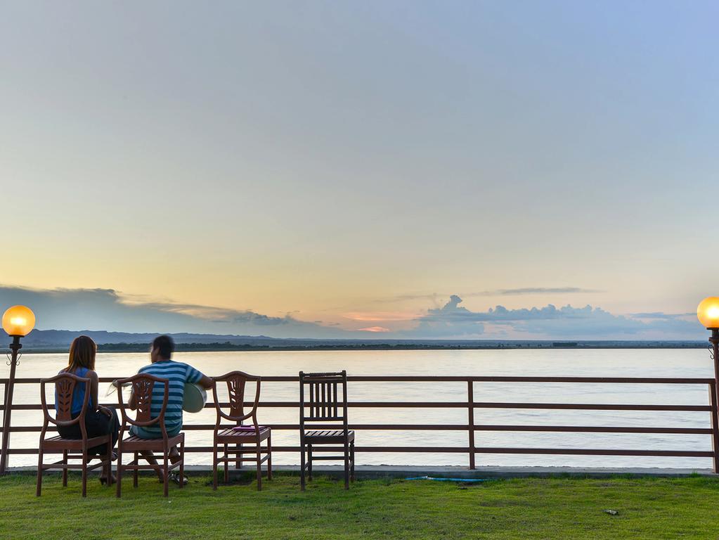Aye Yar River View Resort Bagan Bagian luar foto
