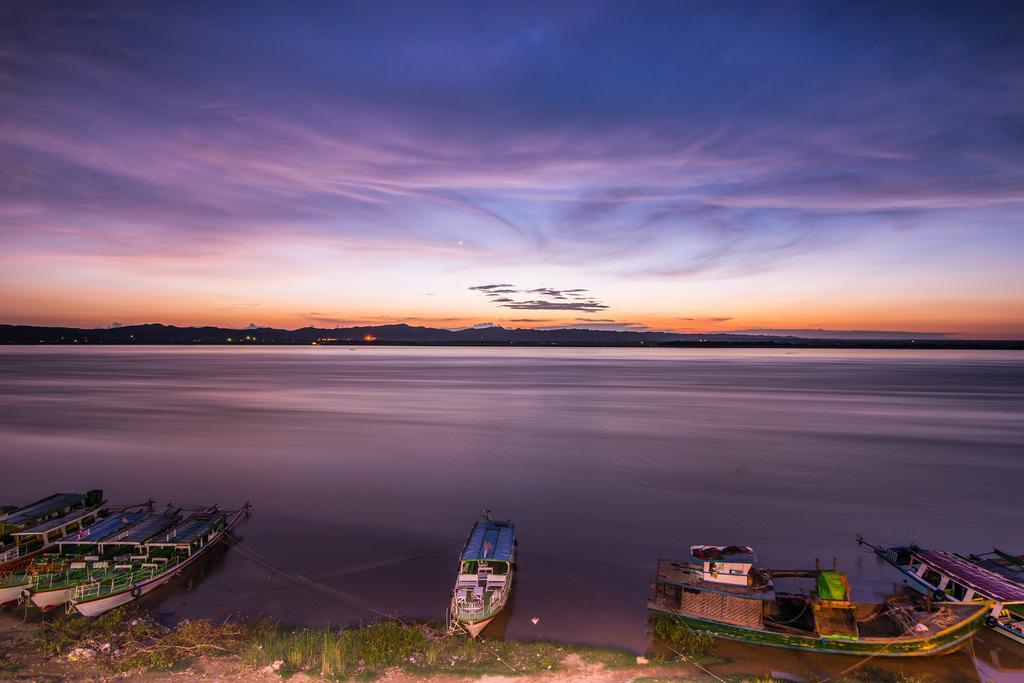 Aye Yar River View Resort Bagan Bagian luar foto