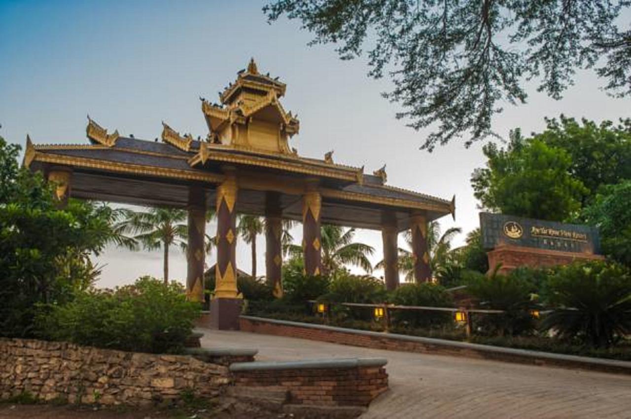 Aye Yar River View Resort Bagan Bagian luar foto