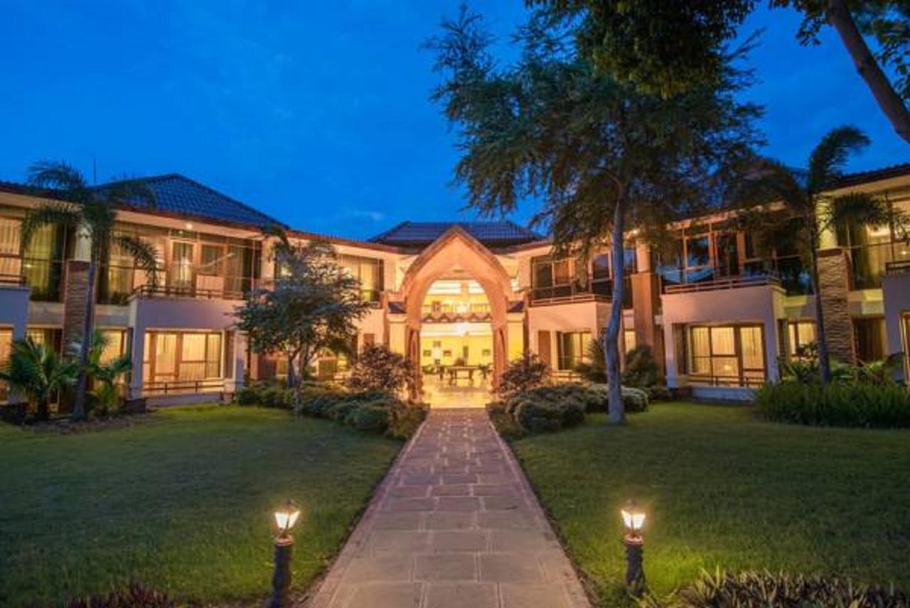 Aye Yar River View Resort Bagan Bagian luar foto