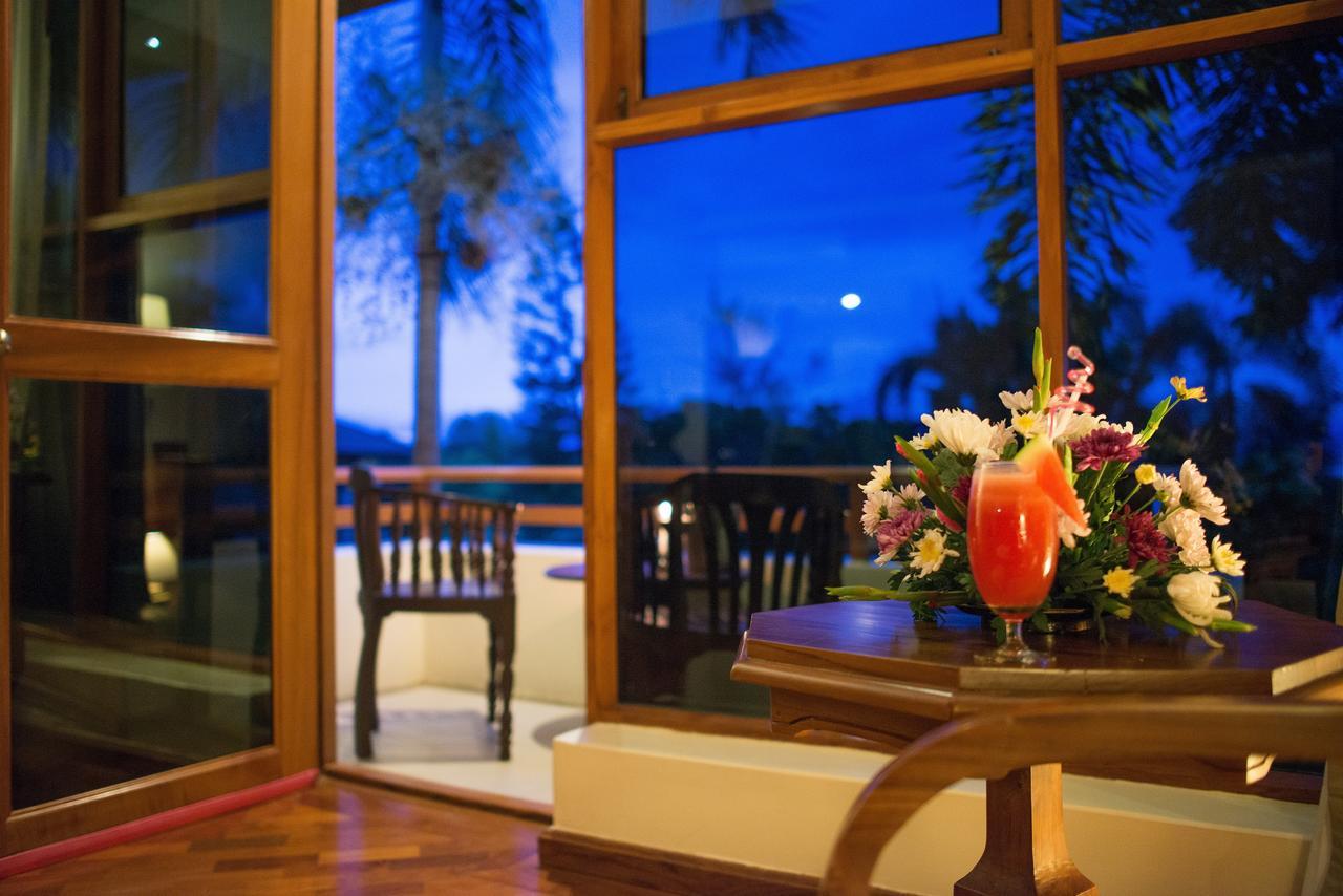 Aye Yar River View Resort Bagan Bagian luar foto