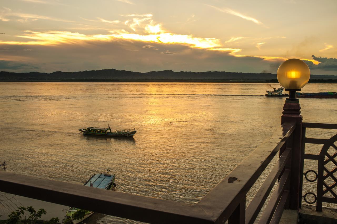 Aye Yar River View Resort Bagan Bagian luar foto