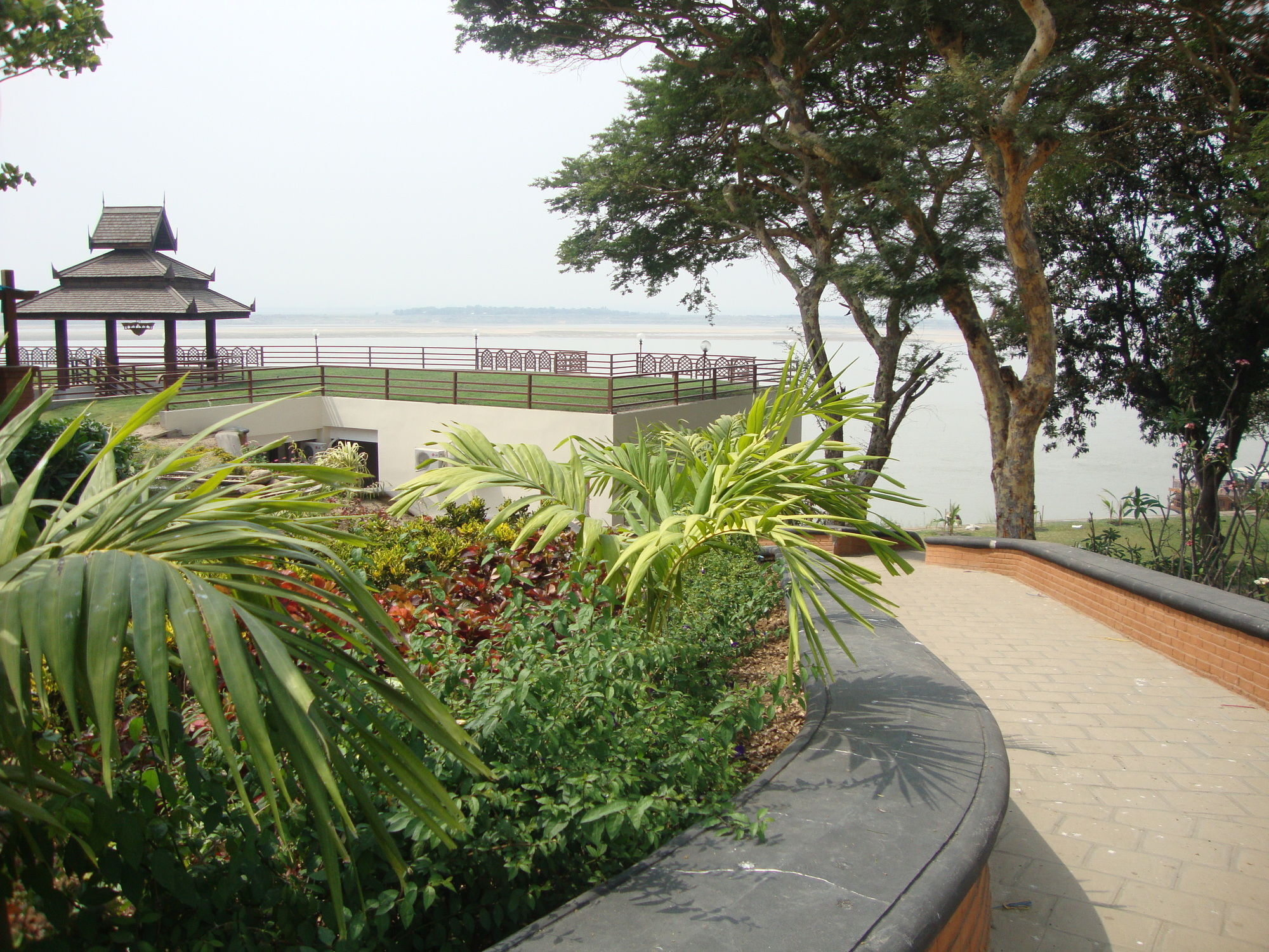 Aye Yar River View Resort Bagan Bagian luar foto